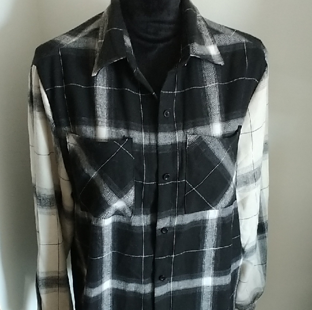 Spoon Jeans Chic Plaid Button-Up Shirt - Black and White Size M